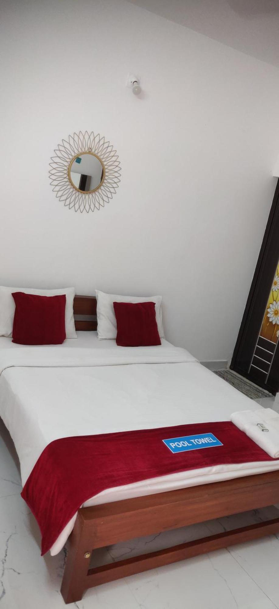 Dolphin Enclave Service Studio Apartments Kalpetta Exterior photo