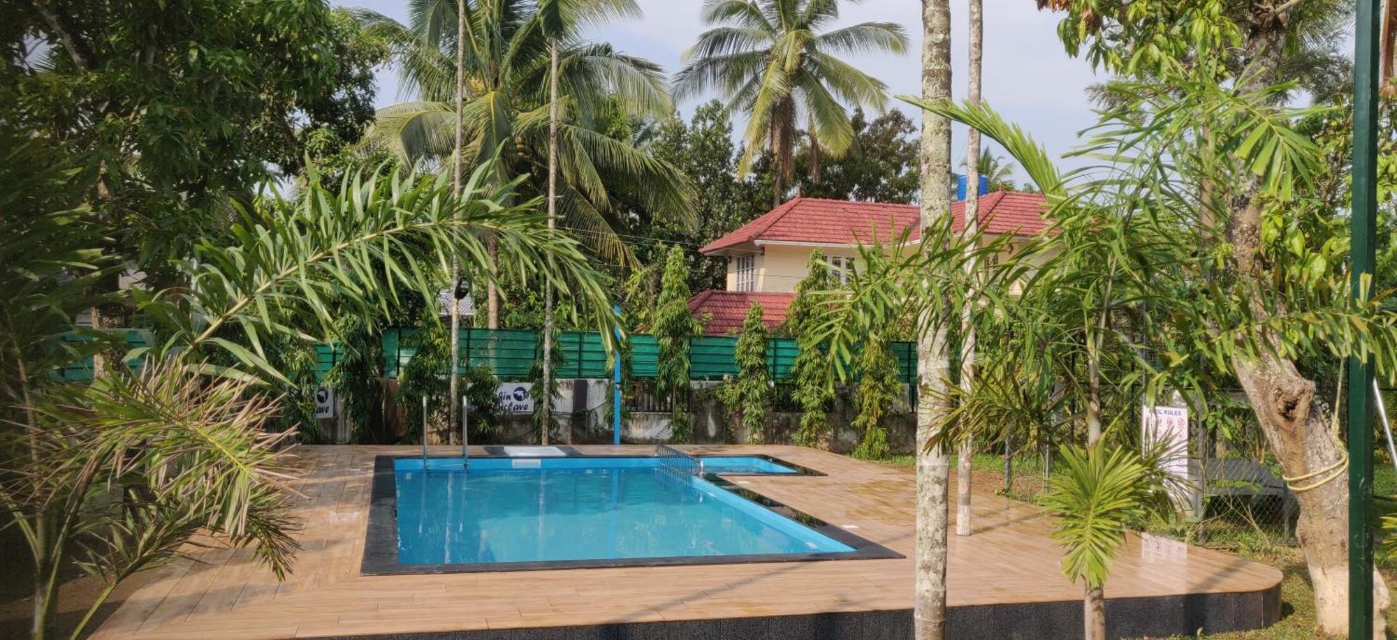 Dolphin Enclave Service Studio Apartments Kalpetta Exterior photo